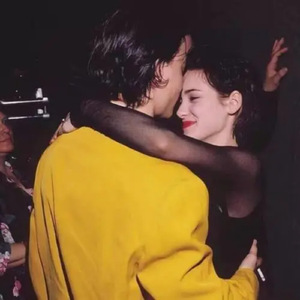 农村美女沟厕嘘嘘被偷看
